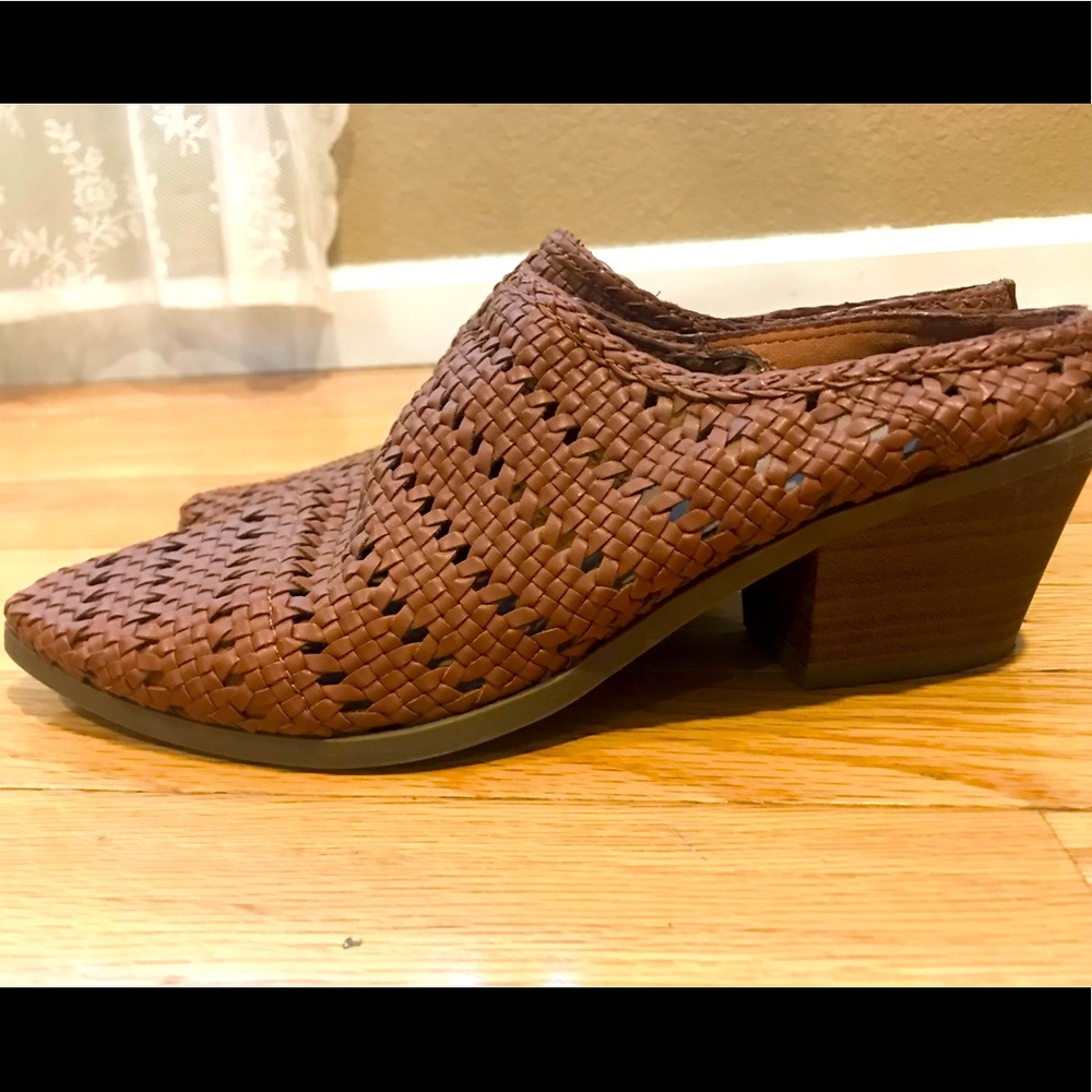 *Donated* Woven Brown Slides